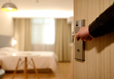 酒店管理軟件與硬件 優(yōu)缺點互補，共筑高效運營